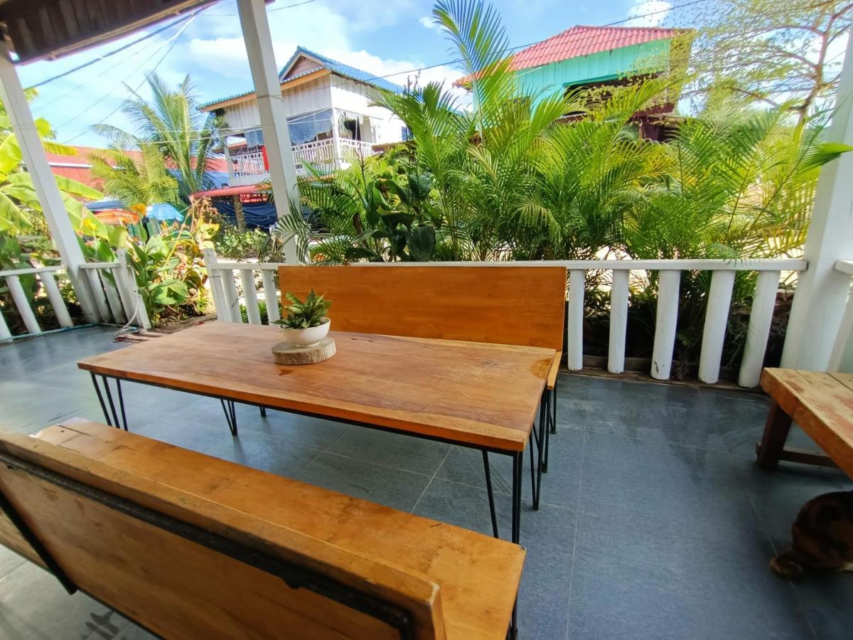Sam'S Guesthouse M'Pai Bay Koh Rong Sanloem Exterior photo